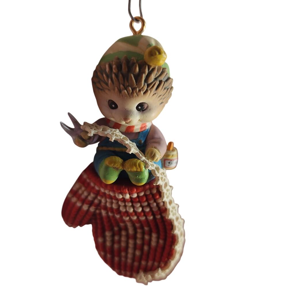 Enesco Treasury Of Christmas Ornament "Fittin Mittens" Hedgehog Knitting 1991